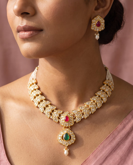 Handcrafted 22kt Gold Jakarti Necklace Set with Pendant and 7 Carat Certified Syndicate Polki in Thapa Work