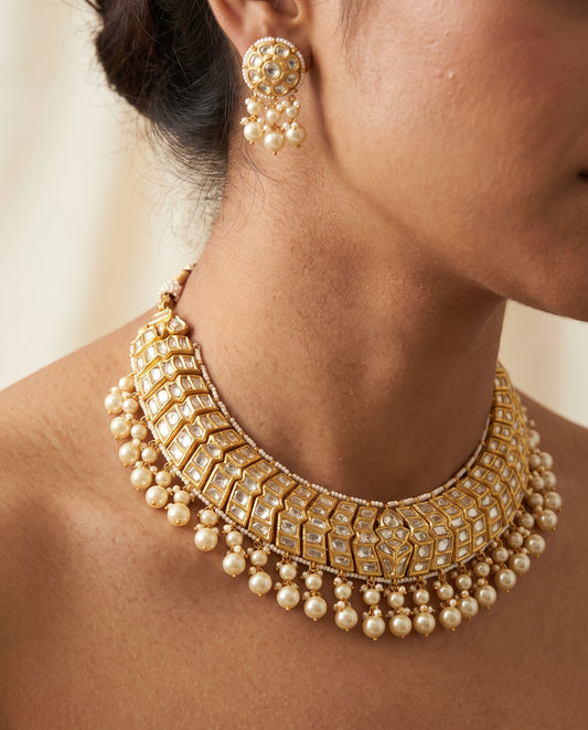 Handcrafted 22kt Gold Zig Zag Set with 22 Carat Certified Syndicate Polki in Zig Zag Layout Thapa Work