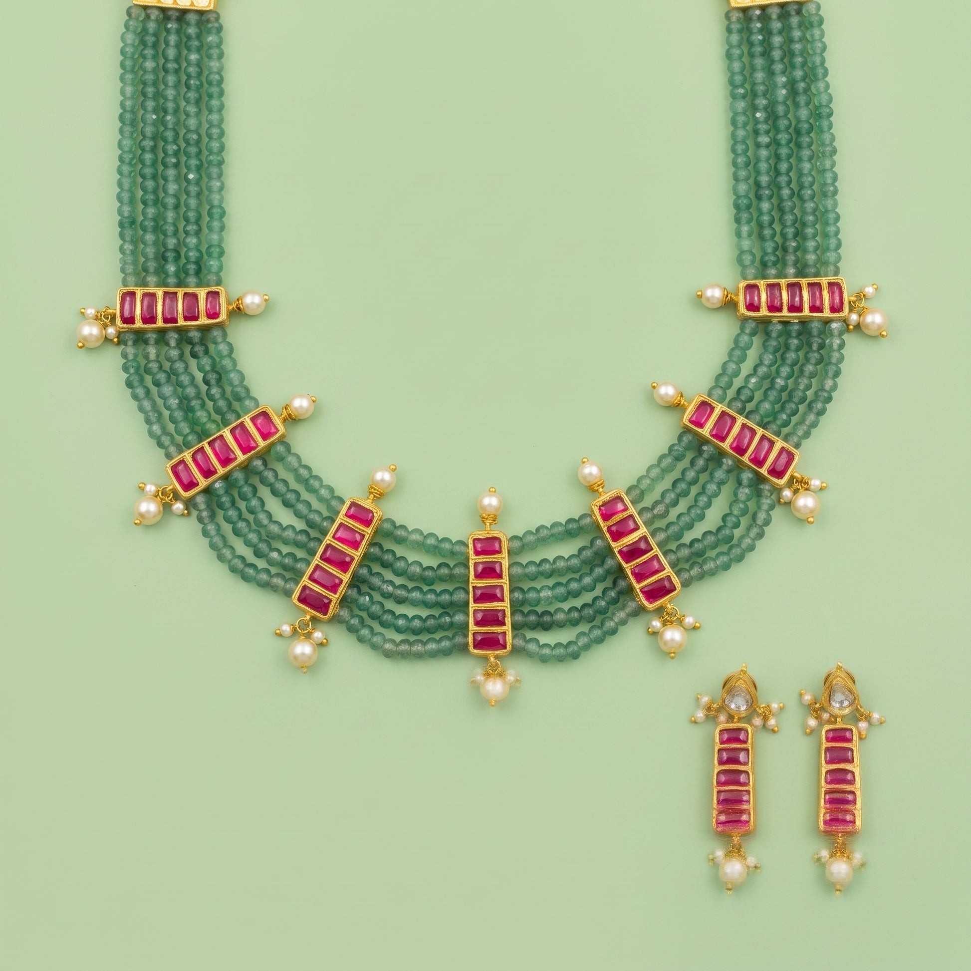 Handcrafted 22kt Gold Reversible Polki Kundan Set with 4 Carat Certified Syndicate Polki Flipping Between Polki and Kundan Faces in Thapa Work