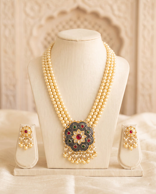 Handcrafted 22kt Gold Black Pendant Set with 6 Carat Certified Syndicate Polki and Black Semi Precious Stones in Thapa Work
